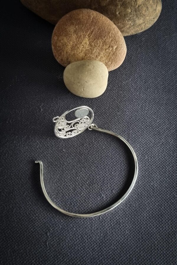 Bracelet en argent avec médaillon filigrané