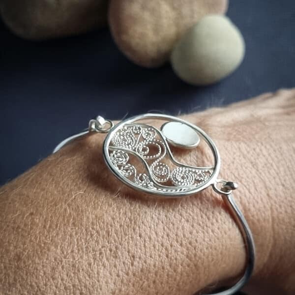 Bracelet en argent avec médaillon filigrané