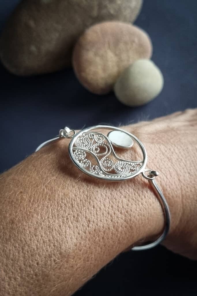 Bracelet en argent avec médaillon filigrané