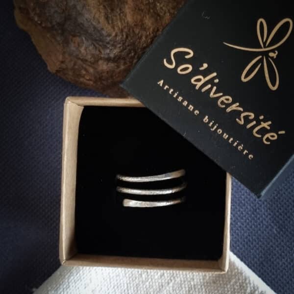 bague serpent en argent martel&eacute;