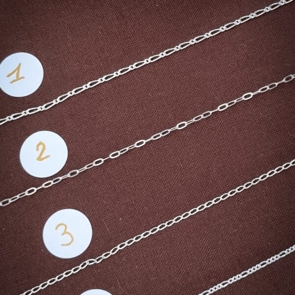 quatre chaînes en argent