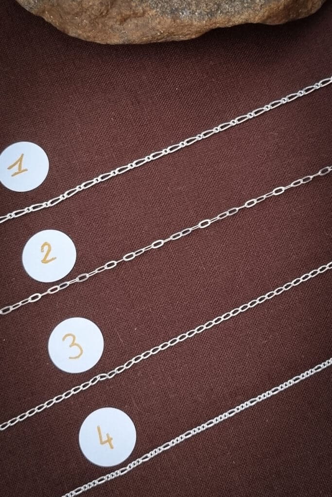 quatre chaînes en argent