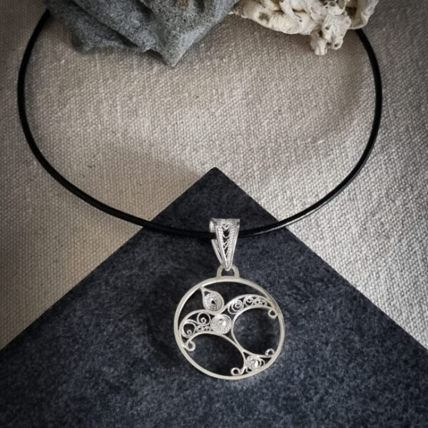 pendentif mouette en argent filigrane sur cordon cuir noir