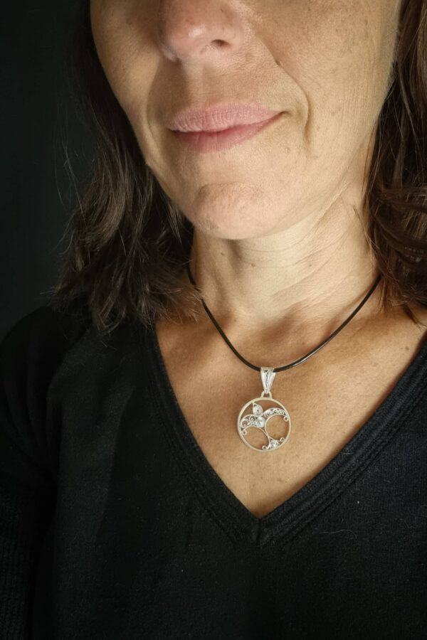 pendentif mouette en argent filigrane sur cordon cuir noir
