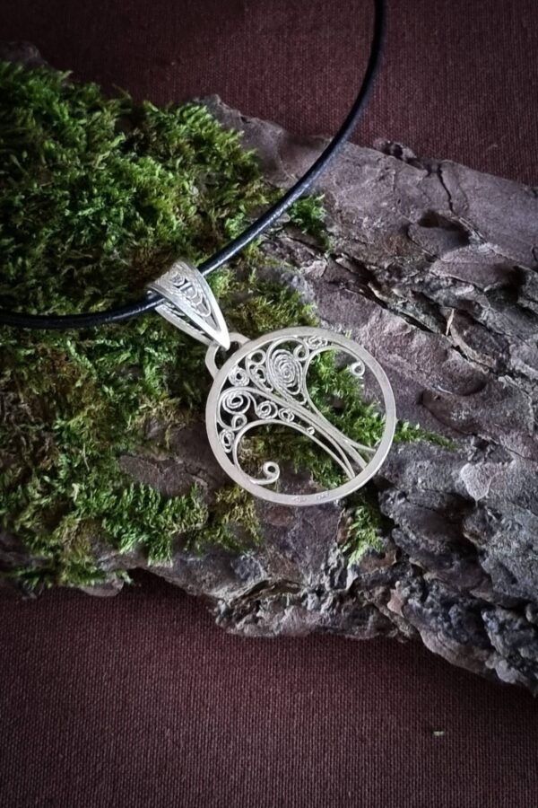 pendentif arbre de vie en argent filigrané, vu de dos