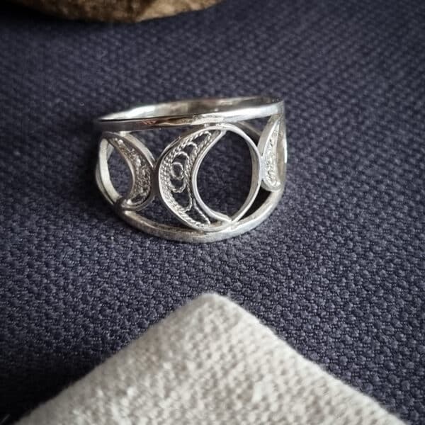 bague en argent filigran&eacute; croissant de lune