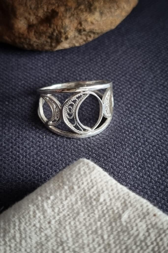 bague en argent filigrané croissant de lune