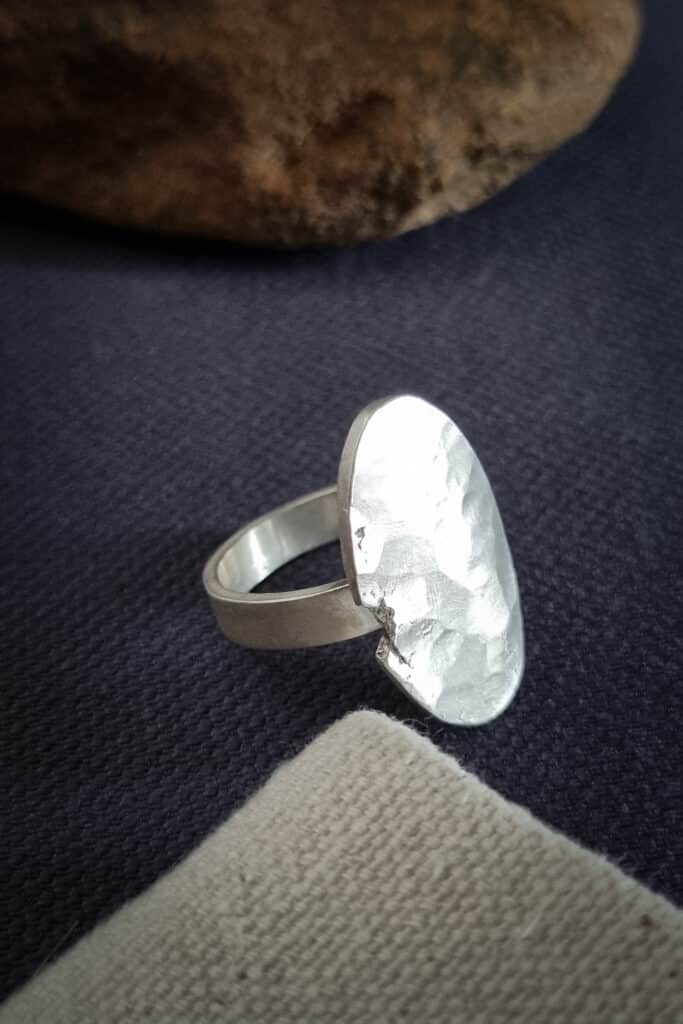 bague argent forgée, finition brute