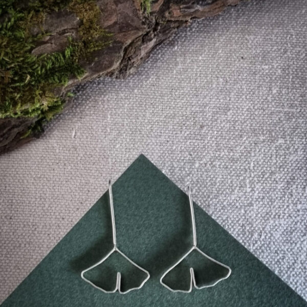Boucles d'oreilles en argent, simples contours de feuilles de ginkgo