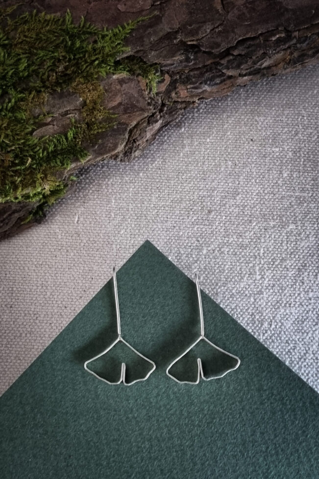 Boucles d'oreilles en argent, simples contours de feuilles de ginkgo