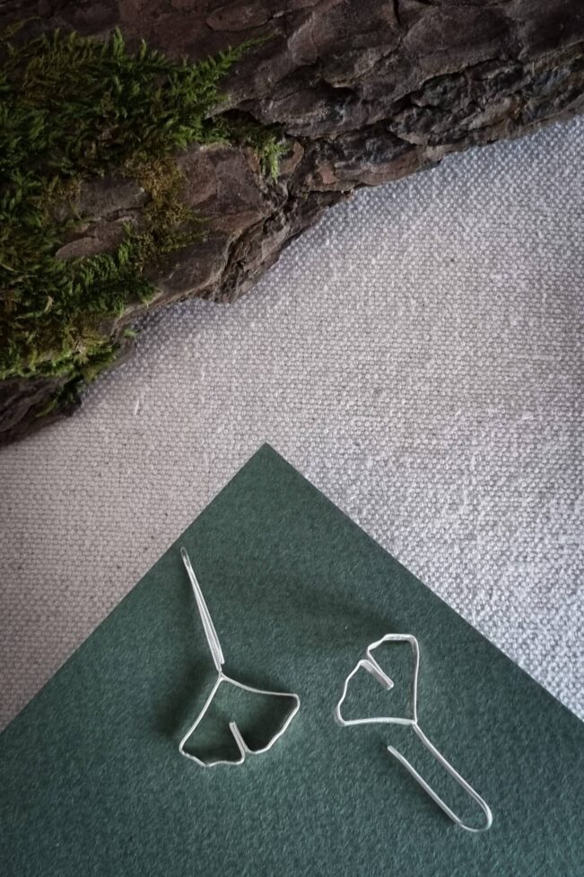 Boucles d'oreilles en argent, simples contours de feuilles de ginkgo