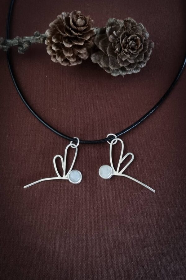 pendentifs en argent en forme de libellule avec serti clos pierre lune ronde