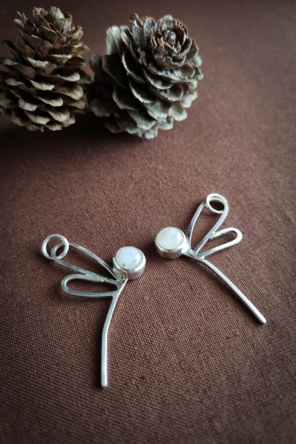 pendentifs en argent en forme de libellule avec serti clos pierre lune ronde