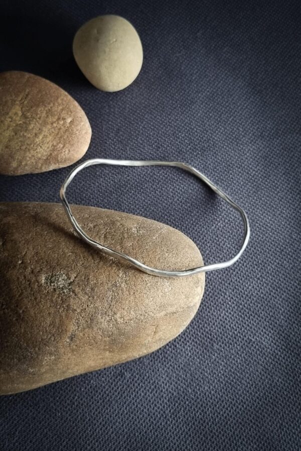 bracelet en argent ondulé martelé