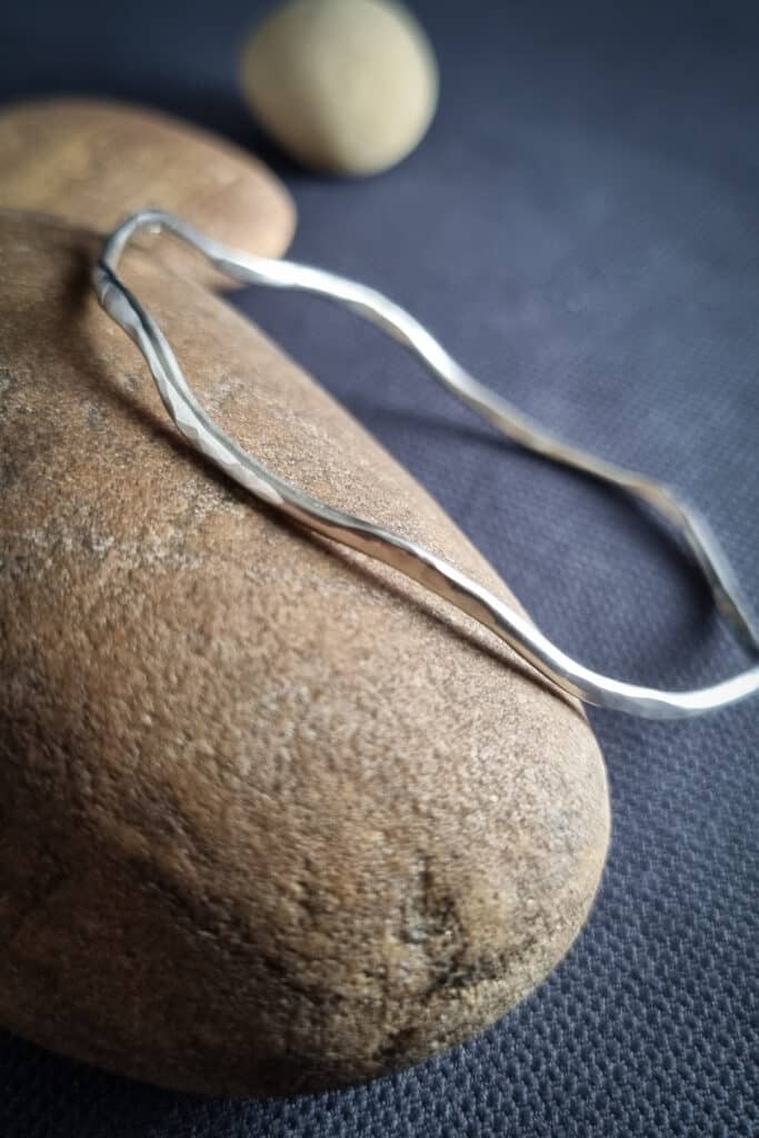 bracelet en argent ondulé martelé