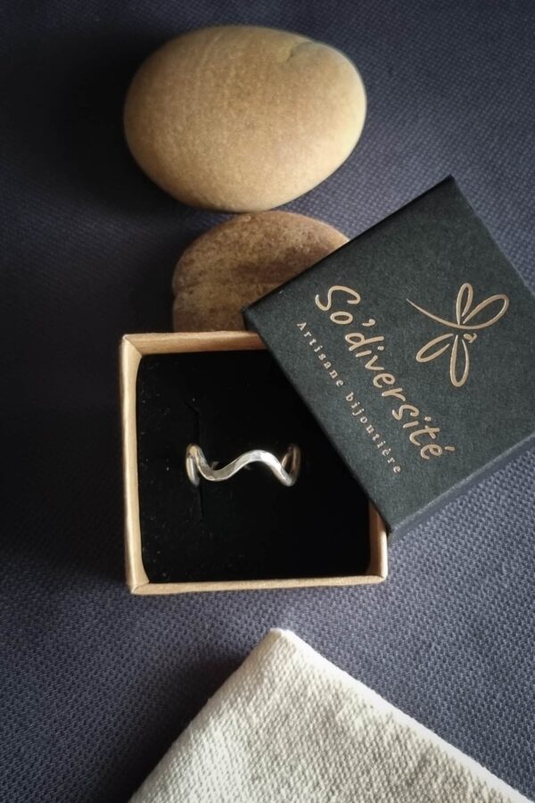 bague en argent ondulée et martelée