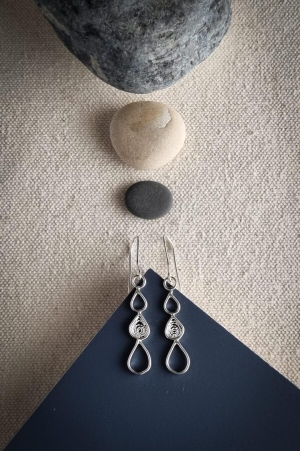boucles d'oreilles en argent en forme de gouttes avec filigrane
