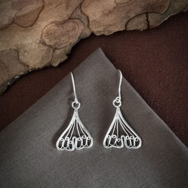 boucles d'oreilles en argent en filigrane inspirées de feuilles de ginkgo
