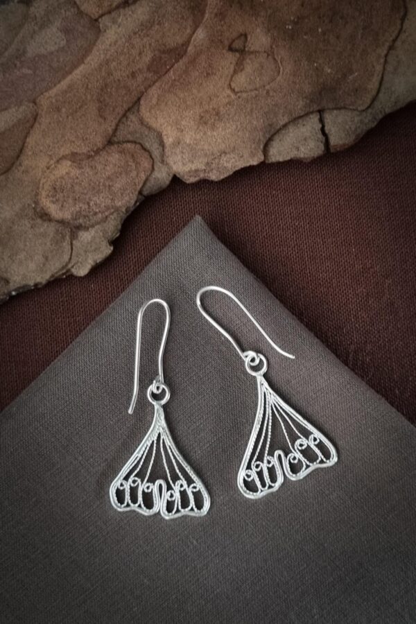 boucles d'oreilles en argent en filigrane inspirées de feuilles de ginkgo